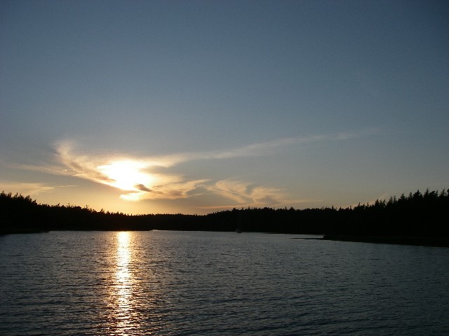 coucher de soleil sur un lac...les maringouins vont passer à l'attaque!