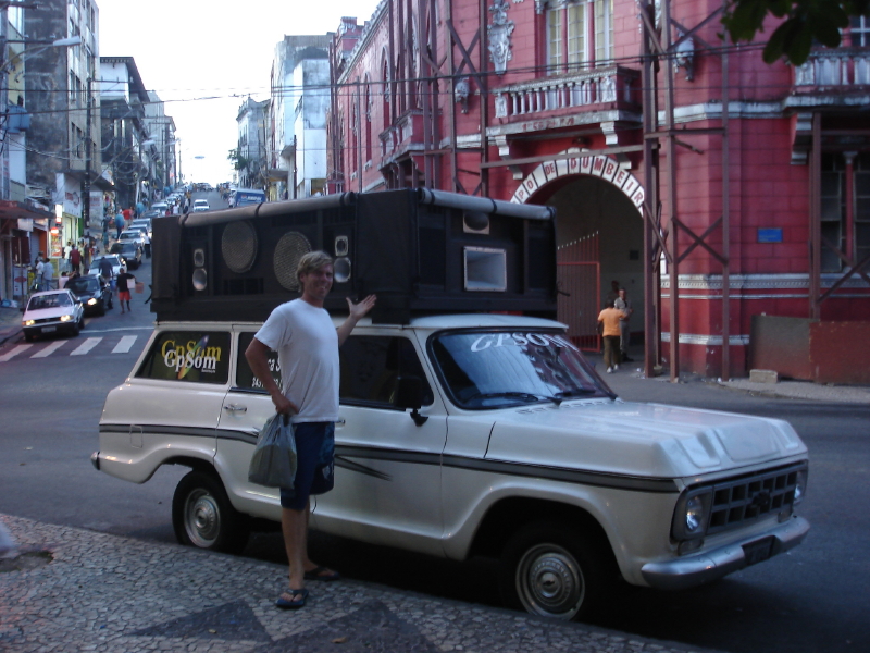 Petit camion publicitaire...